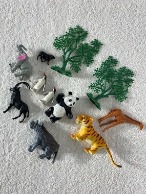 Vintage Mixed Plastic Wild Safari Zoo Animal Toy Figures Lot with Trees 11Pcs